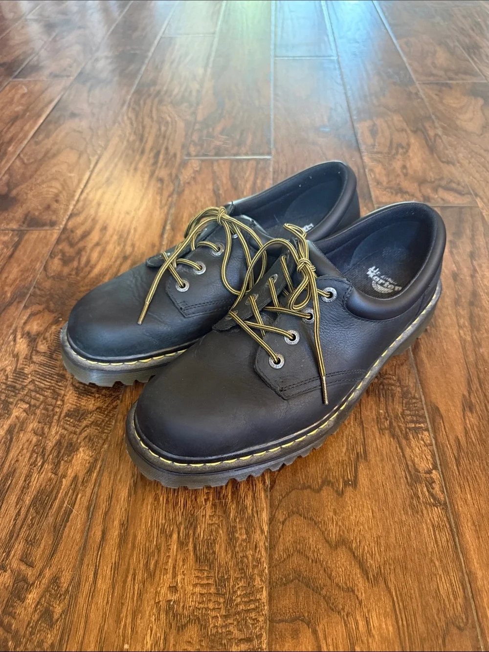 Doc Marten Graceland Black Leather Low-Top shoes, size 12